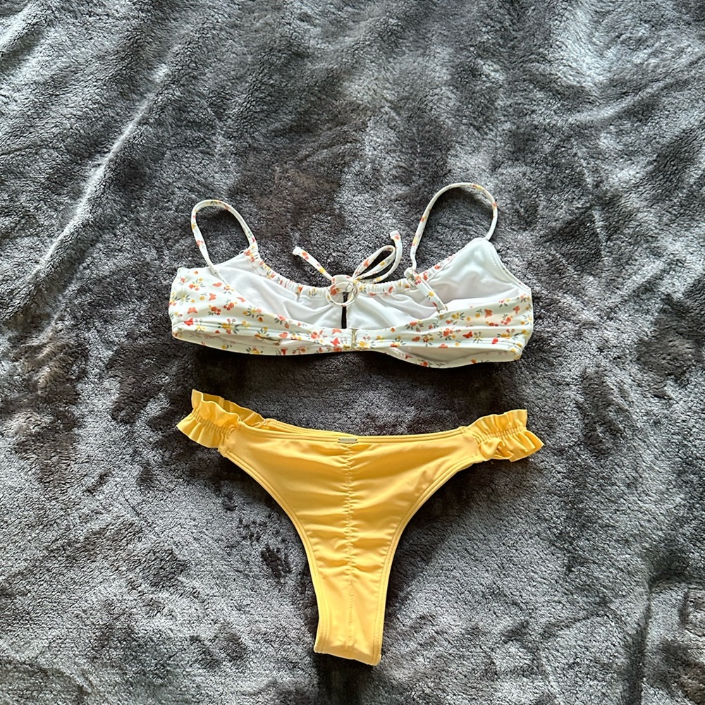 Hollister Scoop Bikini TOP